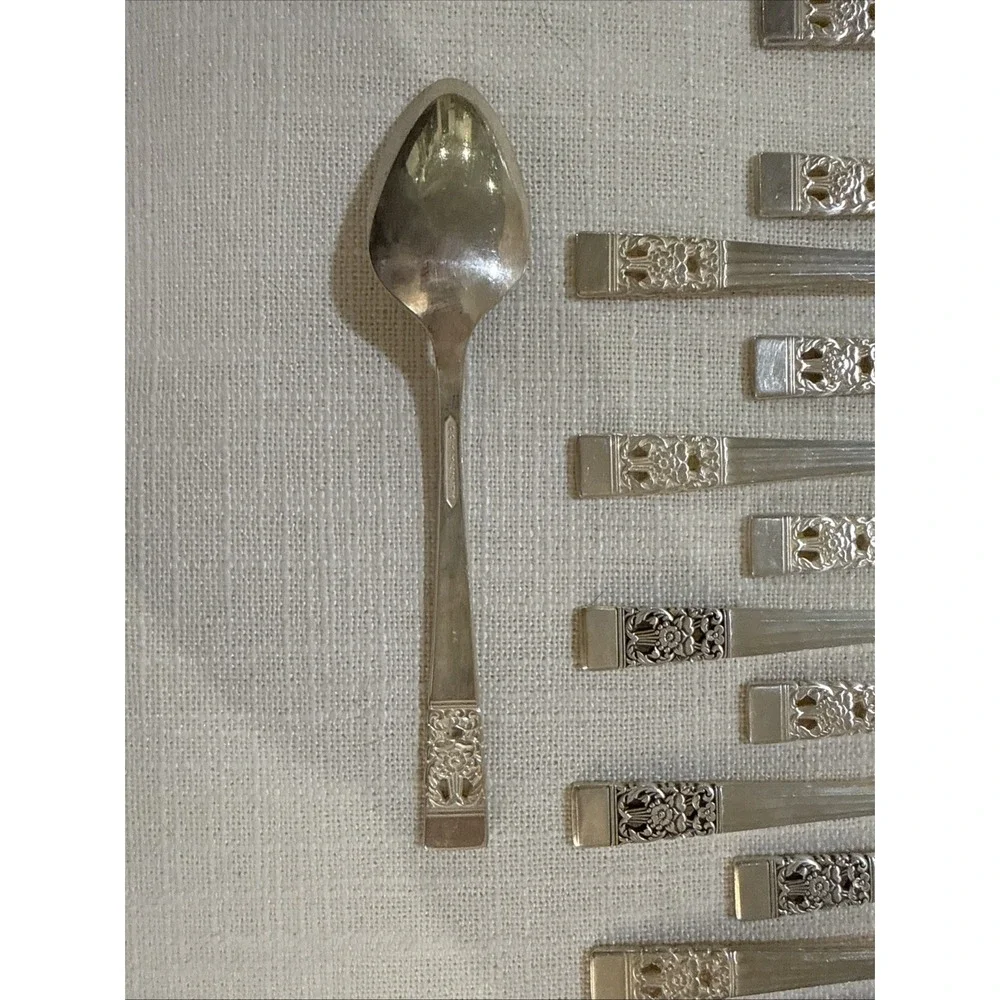 17 Oneida‎ Community CORONATION Dessert Oval Spoons Silverplate 7 3/8